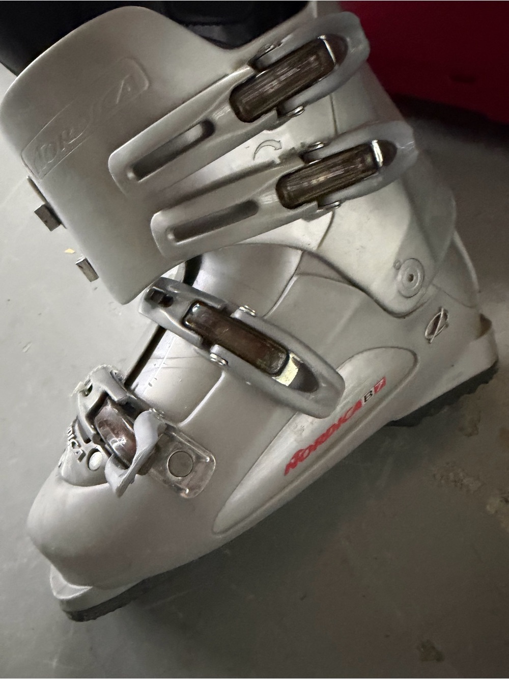 Nordica Men's / Unisex Silver Ski Boots - Mondo Size 26 /
26.5 (US Men's 8 - 8.5